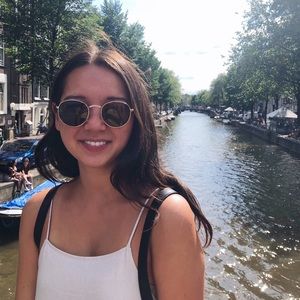 Meet your posher, Lauren!